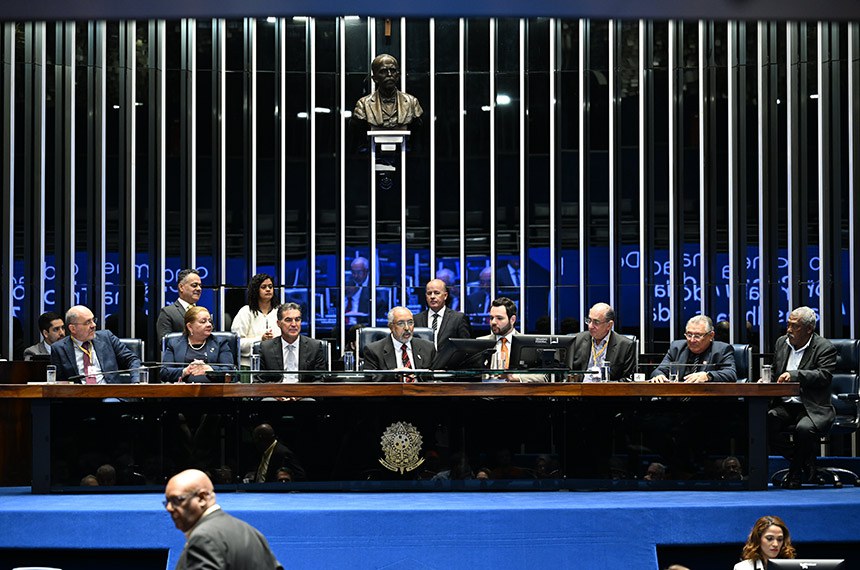 Debatedores defendem redução da jornada de trabalho em sessão no Plenário