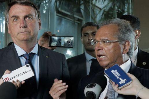 O presidente Jair Bolsonaro e o ministro da economia, Paulo Guedes falam à imprensa   